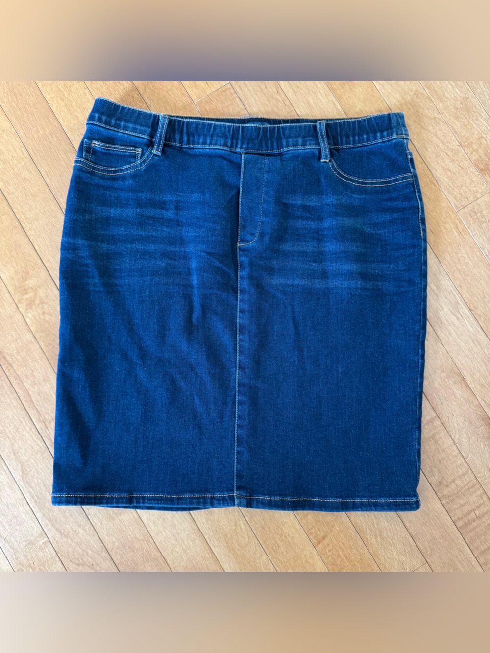 J. JILL Size Medium Pull On Denim Pencil Jean Skirt with Stretch